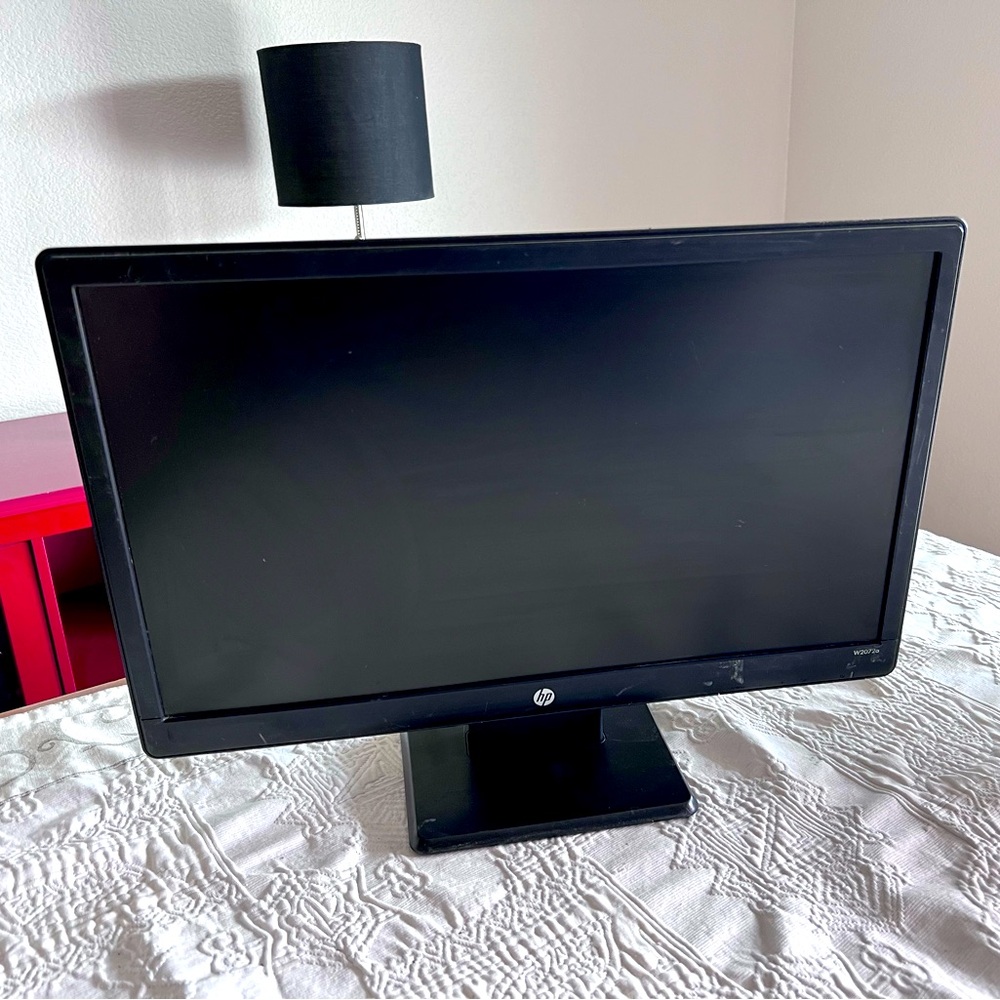 HP W2072a LCD Monitor 20” LED Backlit 1600x900